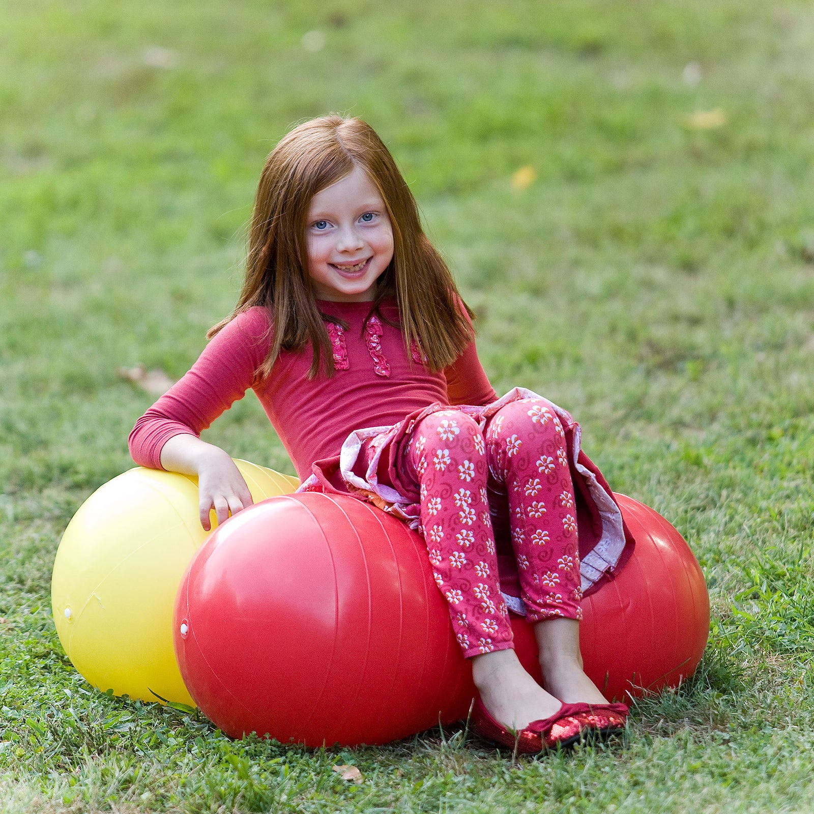 Peanut Balls - Red Large  (18.5"H x 40.5"L)